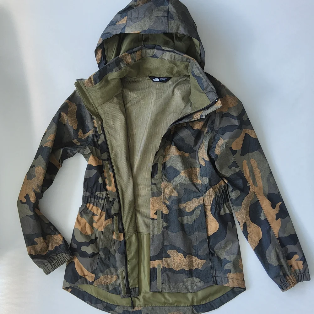 North Face Women's Resolve II Camo Rain Jacket - Picture 2 of 5